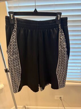 Men's Black Athletic Mesh Shorts with Contrasting Side Panels